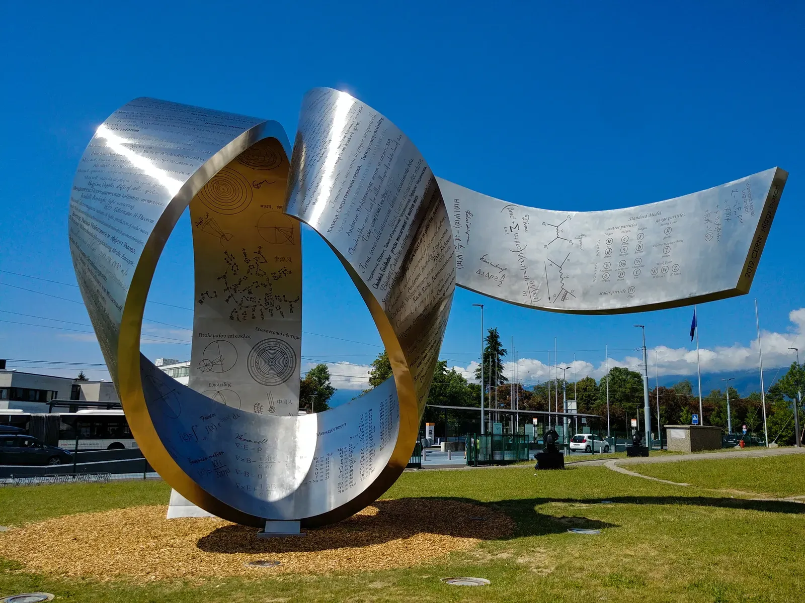 The other side of the sculpture, engraved with the corresponding equations.